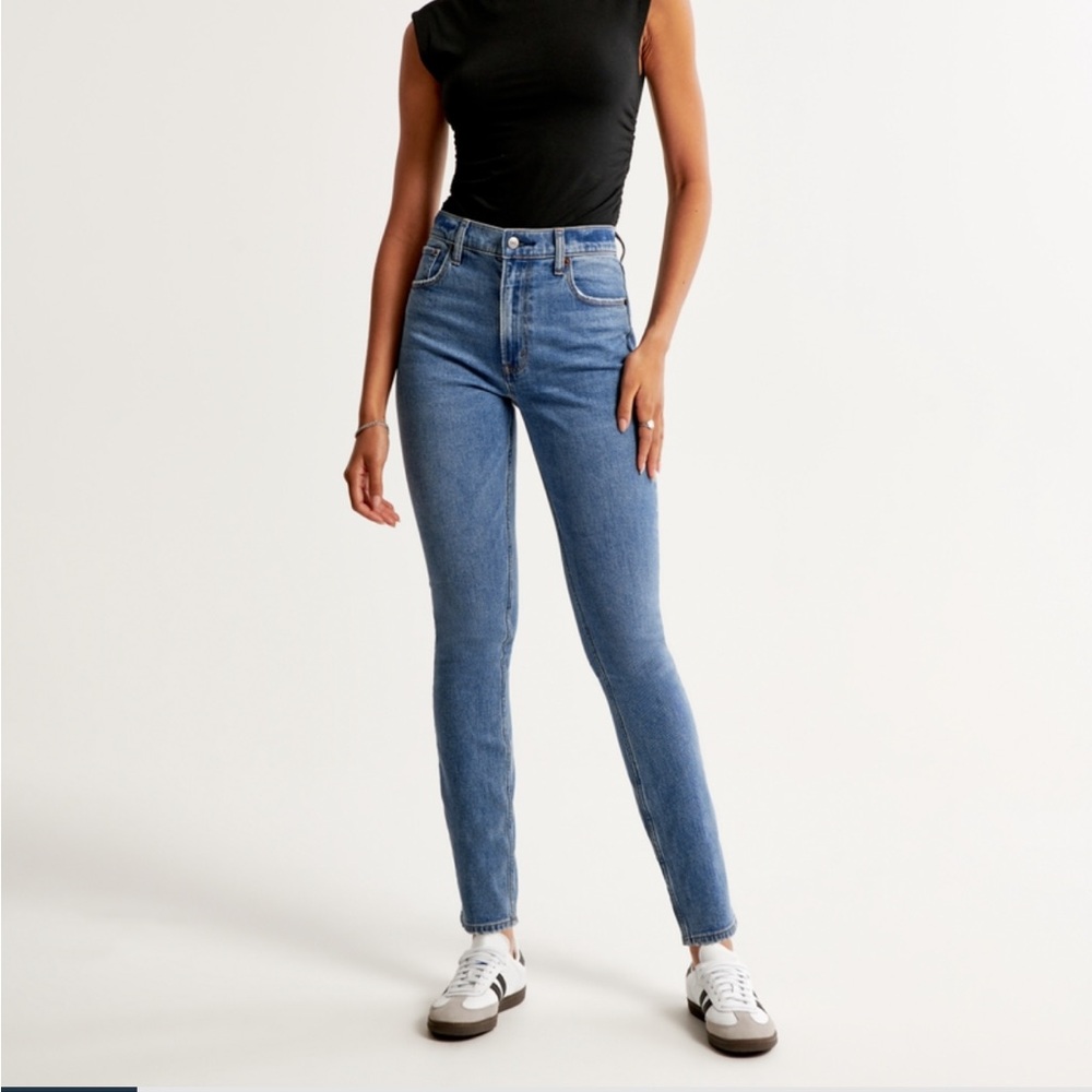 Abercrombie and Fitch Skinny High Rise medium wash jeans- size 16